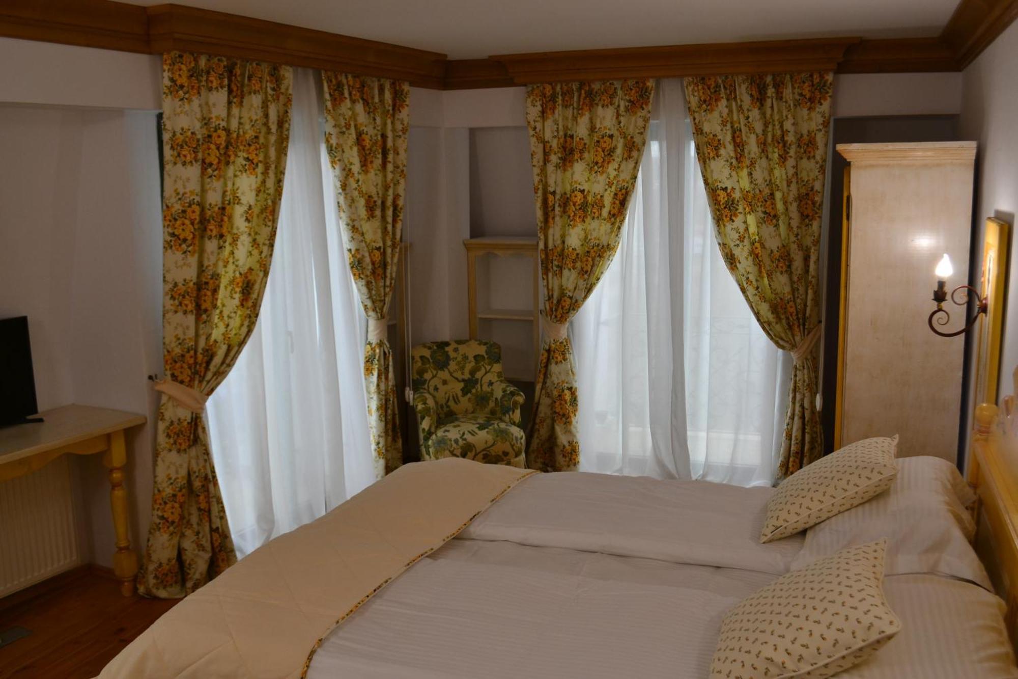 Casa Comana Boutique Hotel บูคาเรสต์ ภายนอก รูปภาพ